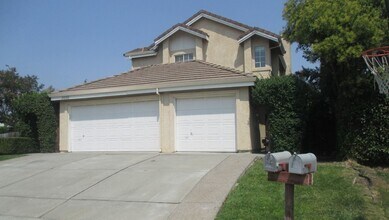 Building Photo - Spacious Laurel Creek Home