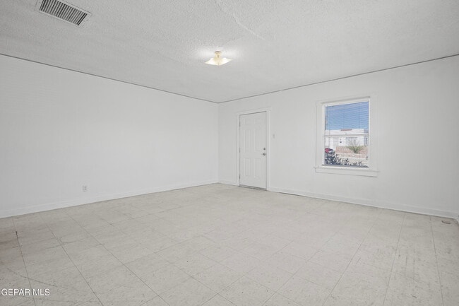 Building Photo - 3418 Frankfort Ave