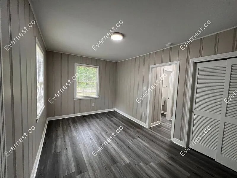 Building Photo - 1418 Division St