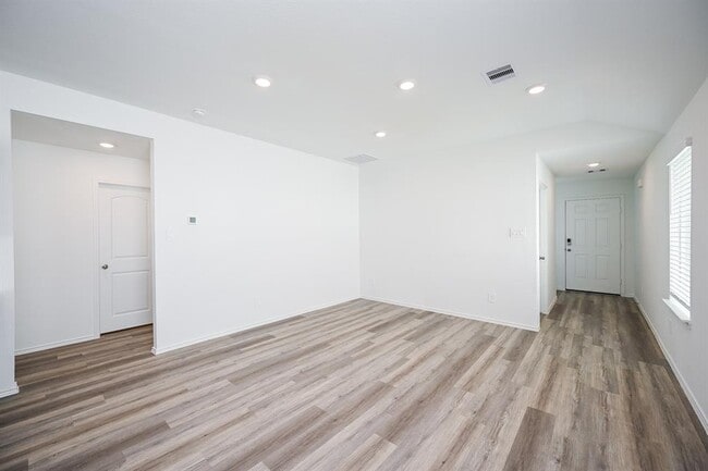 Building Photo - 16738 Paintbrush Holw Ln
