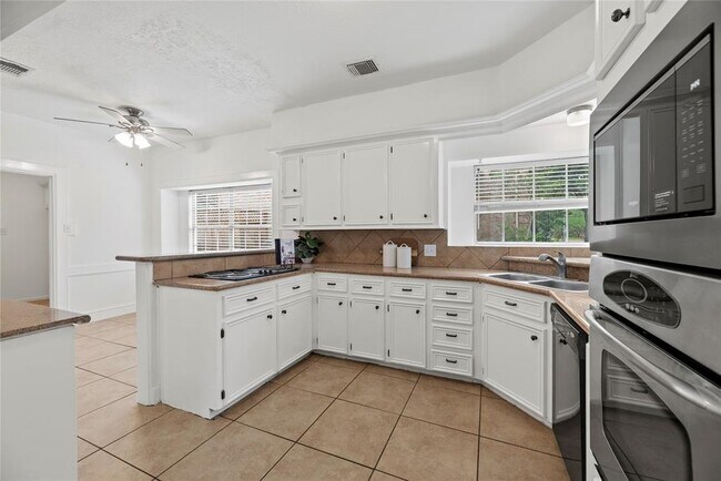Building Photo - 20231 Brondesbury Dr