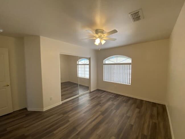 Building Photo - 3 Bedroom 2 Bathroon Home