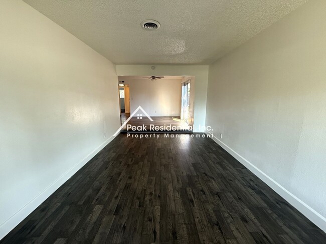 Building Photo - Very Nice 2bd/1ba Rancho Cordova Duplex