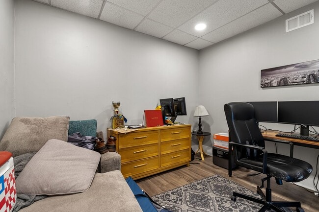 Building Photo - 70 S 15th St