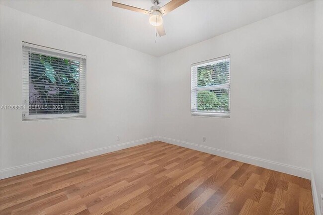 Building Photo - 613 NE 17th Terrace