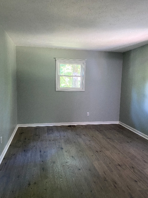 Building Photo - 3 Bedroom 2 Bathroom one level home.