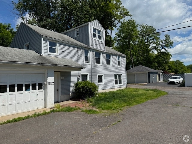 Building Photo - 1652 Murray St