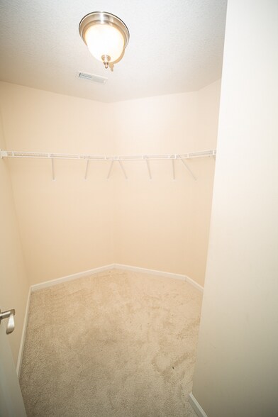 Building Photo - 3912 Coventry Ln