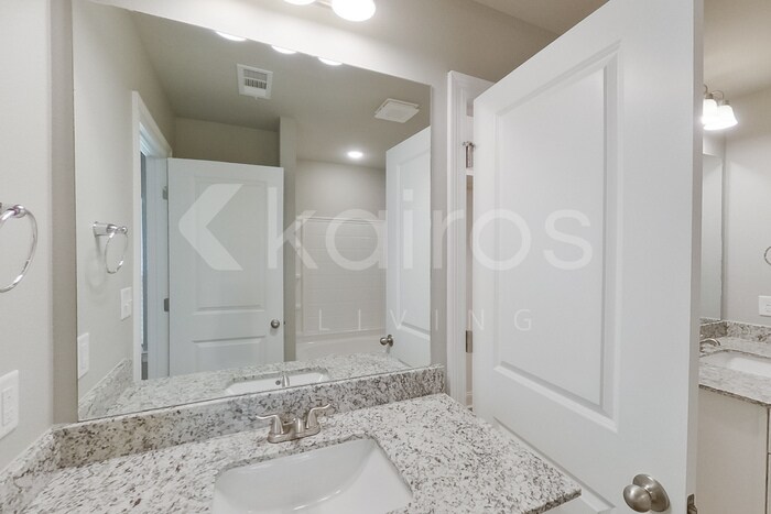 Building Photo - 13772 Willowmore Dr