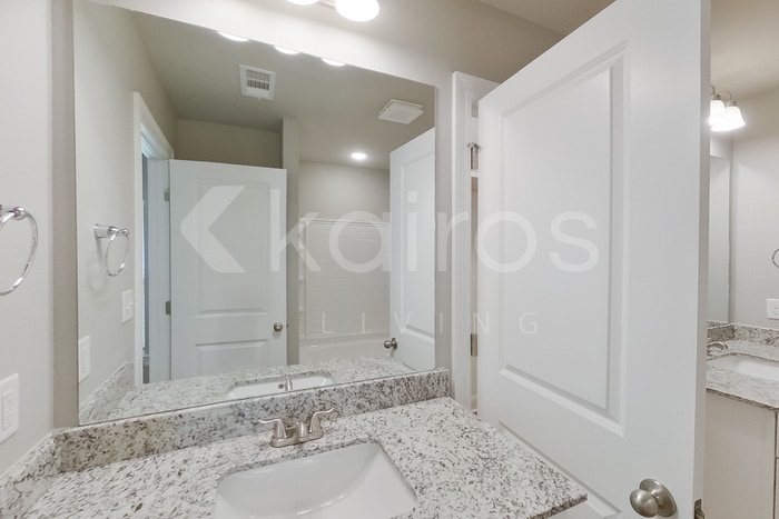 Building Photo - 13772 Willowmore Dr