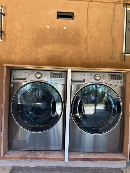 Laundry - 8731 Colbath Ave