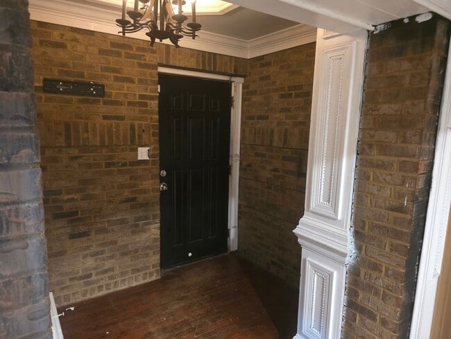 Building Photo - Charming 4BR House in Atlanta