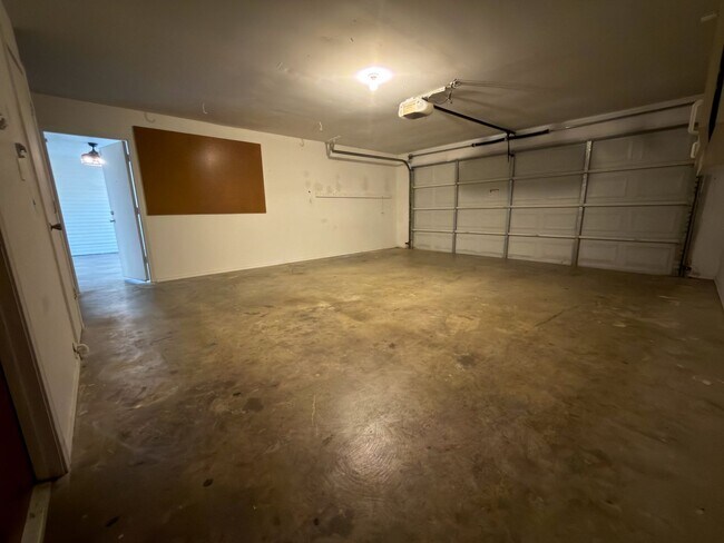 Building Photo - 520 Sumac Pl
