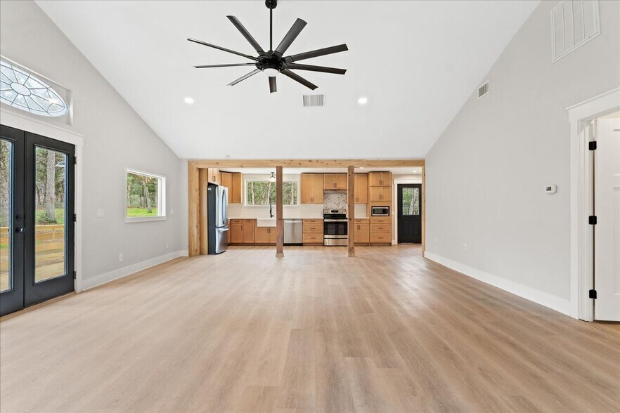 Building Photo - 533 Pine Canyon Dr