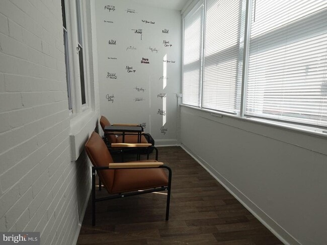 Building Photo - 6139 Larchwood Ave