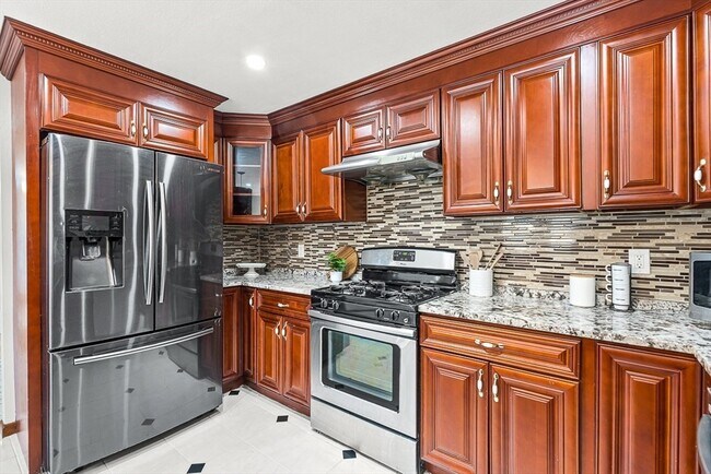 Building Photo - 35 Fells Ave Terrace