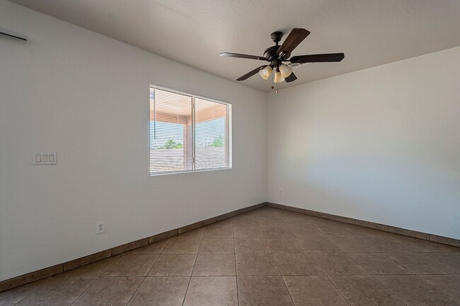 Building Photo - 4 Bedroom home for rent