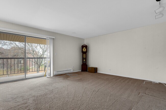 Building Photo - 150 Fountainview Ln