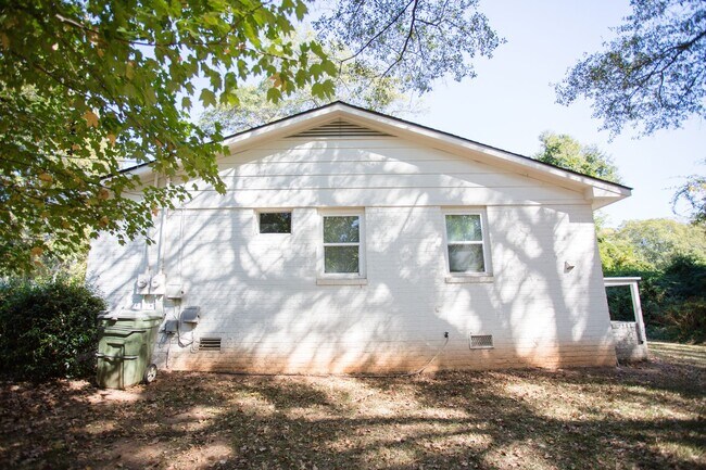 Building Photo - 105 Woody Dr