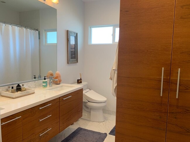 Building Photo - Renovated 3 bed, 2 bath Duplex Home in Waialua