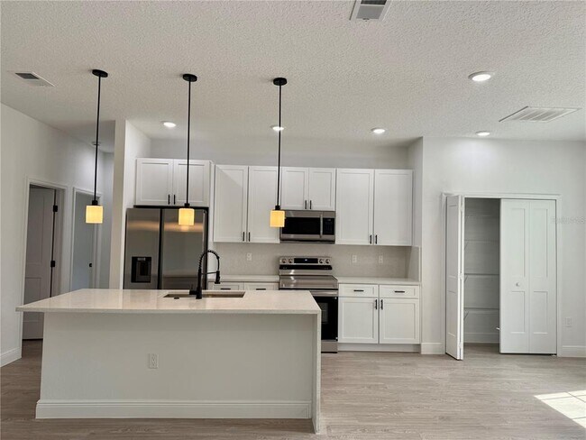 Building Photo - 1393 W Lorraine Dr