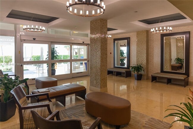 Building Photo - 1420 Brickell Bay Dr