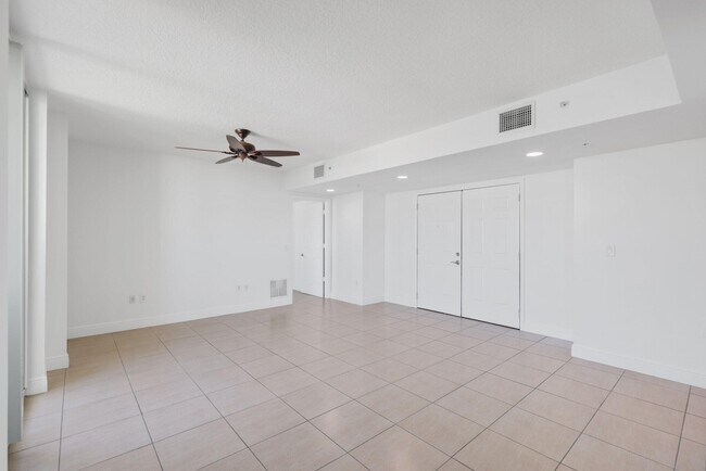 Building Photo - 610 Clematis St