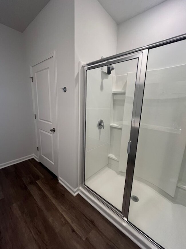 Building Photo - 3 Bedroom Home in Waterside Community of S...