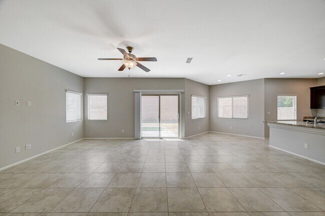 Building Photo - Beautiful DR Horton Home in Centennial Hil...