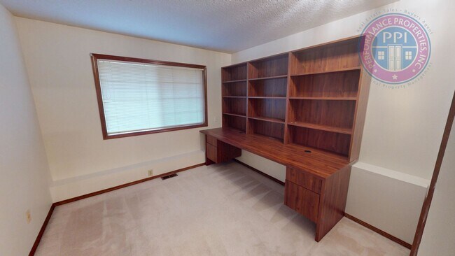 Building Photo - Room to Roam at Hidden Springs in West Linn! Pets OK!