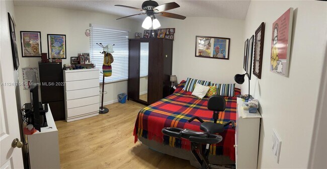 Building Photo - 803 SW 118th Ave