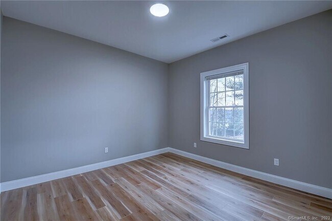 Building Photo - 642 Stafford Ave