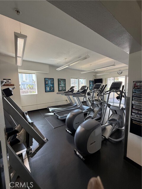 Building Photo - 388 E Ocean Blvd