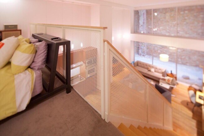 Building Photo - 106 N High St