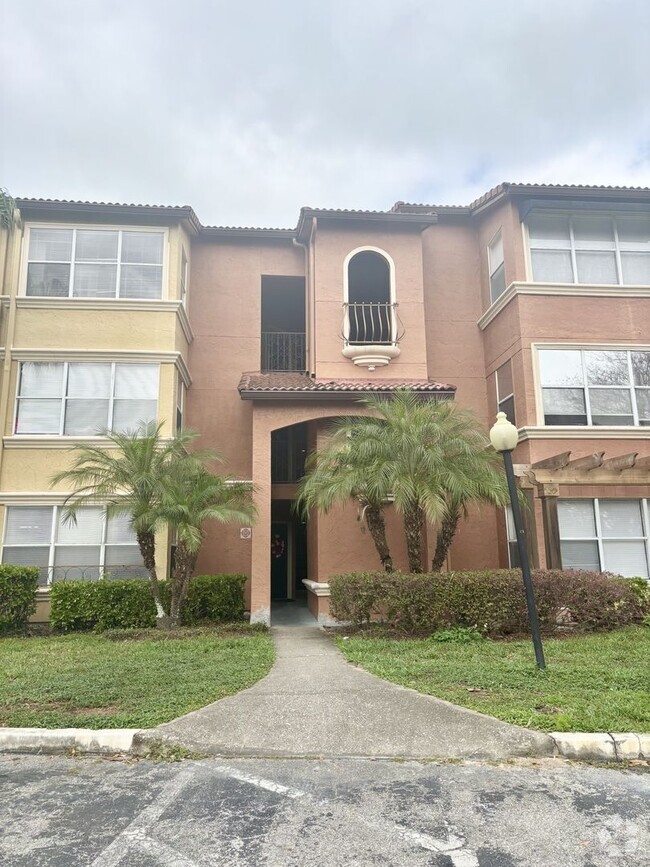 Building Photo - Modern comfort in Prime Orlando location –...