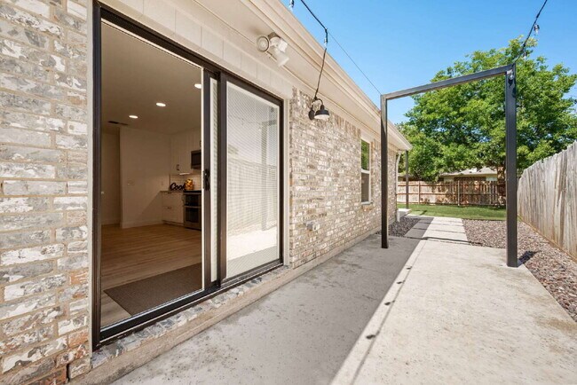 Building Photo - Charming Modern Home with Chef’s Kitchen & Spacious Outdoor Living