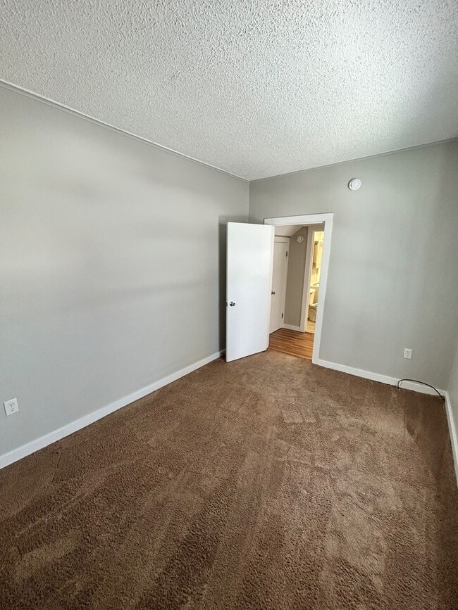 Building Photo - 90 E Mark St