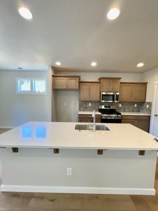 Building Photo - Stunning newer home in NE Bend neighborhood!