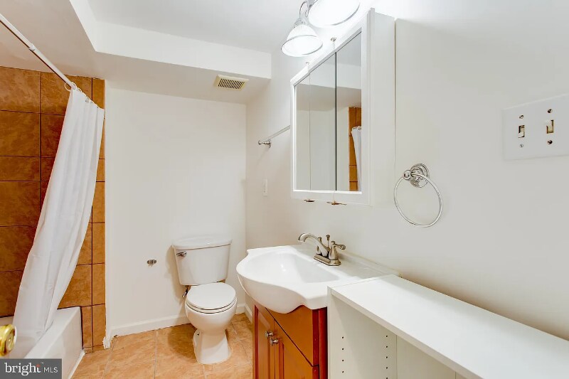 Building Photo - 301 Loureiro Ln