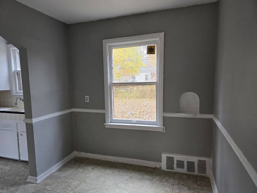 Building Photo - 8239 Manor