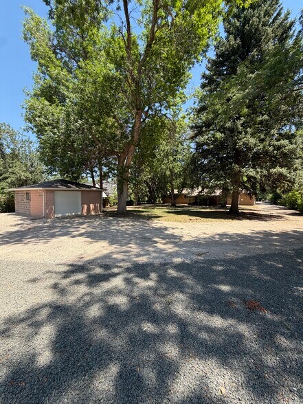 Building Photo - 1025 Estes St
