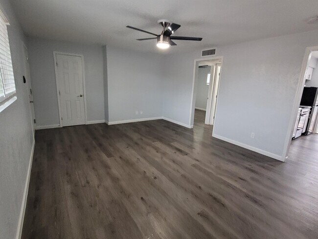 Building Photo - 1325 N 48th St