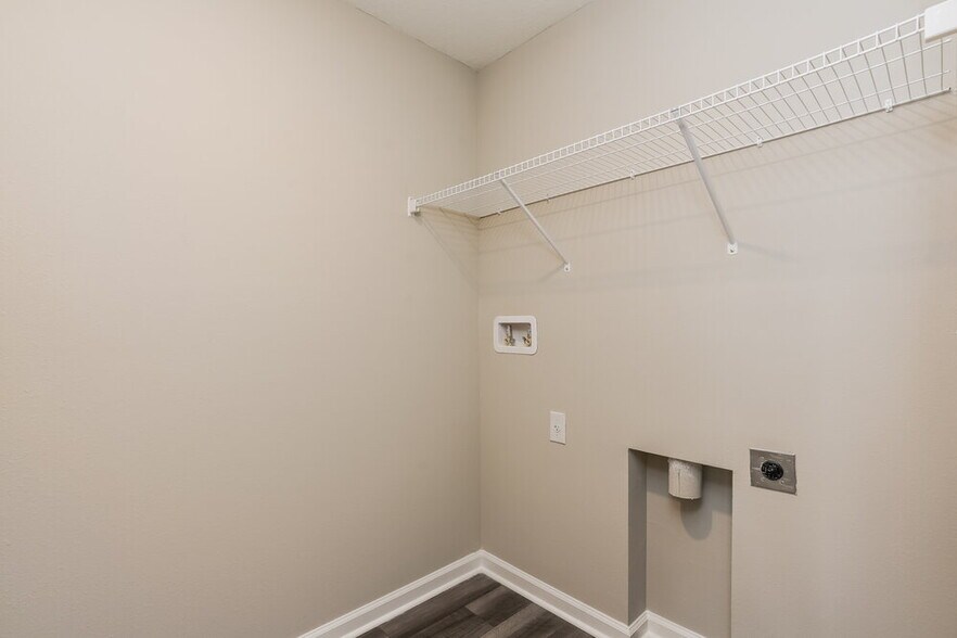 Building Photo - 807 Kings Pine Ct