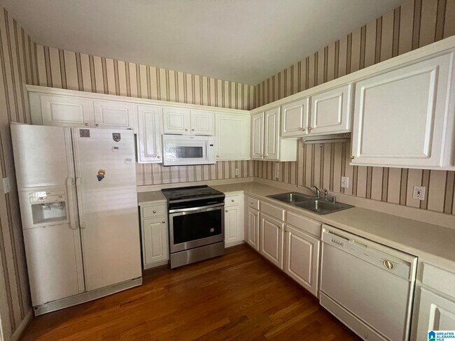 Building Photo - 1727 Ashwood Dr