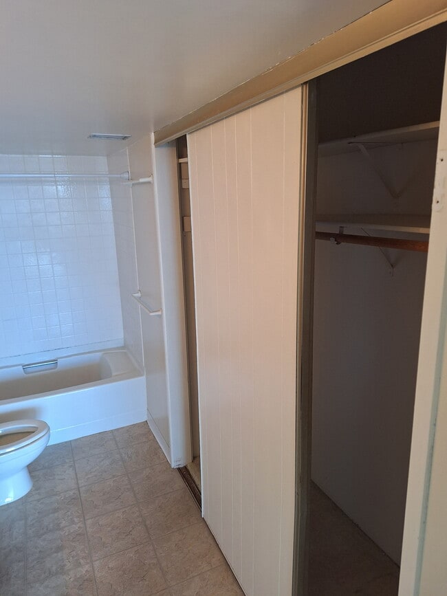 Building Photo - 2600 Pualani Way