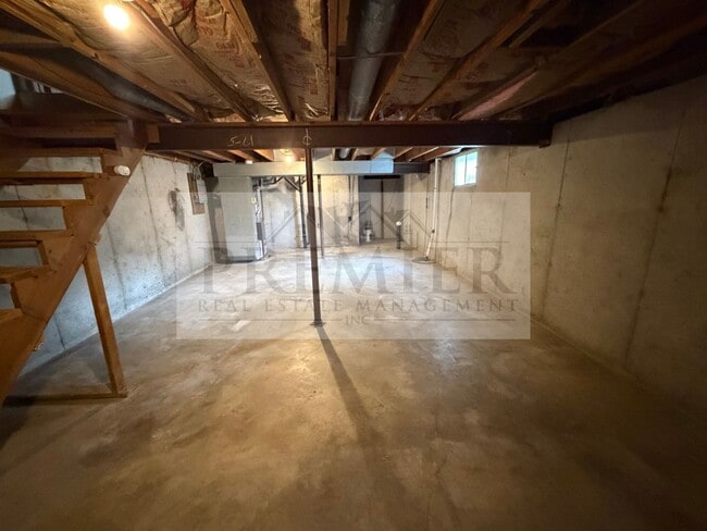 Building Photo - 3556 NE Independence Ave