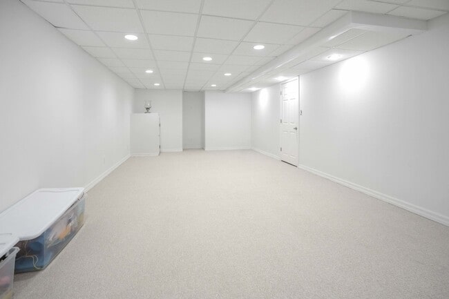 Building Photo - 549 Ivory Ln