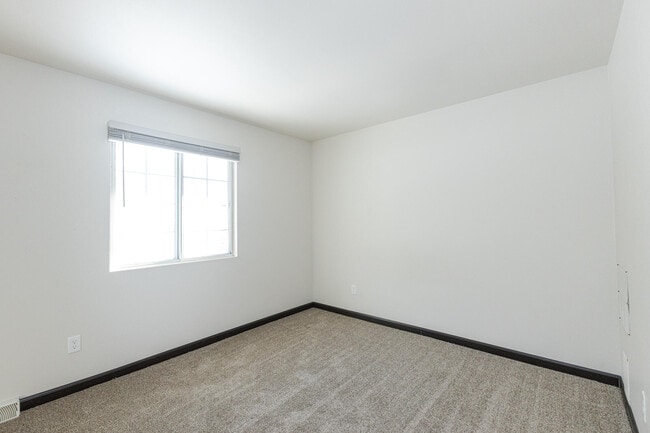 Building Photo - 721 Princeton Ct