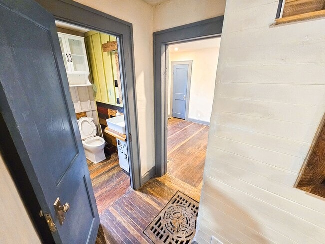 Building Photo - 2523 E 18th St