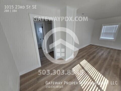 Building Photo - 1015 23rd St SE